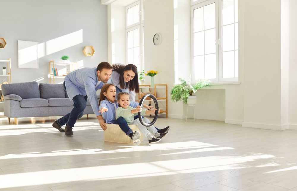 Как обезопасить квартиру для ребенка: Полный гид по детской безопасности дома