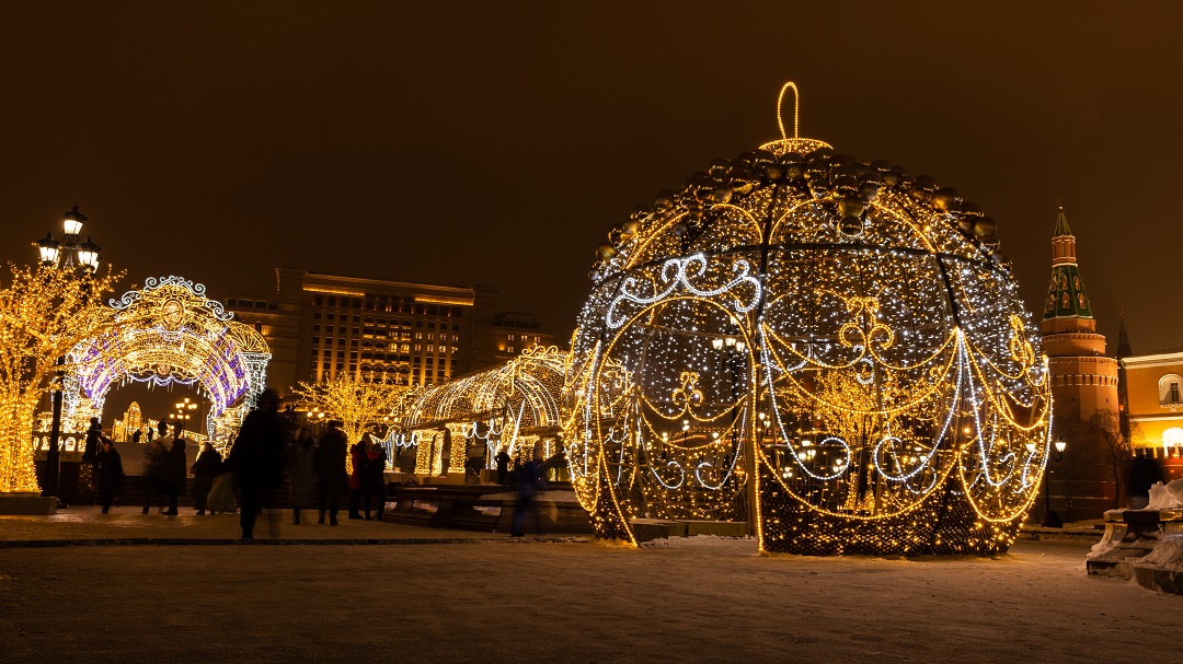 Украшение улиц зимой в центре Москвы